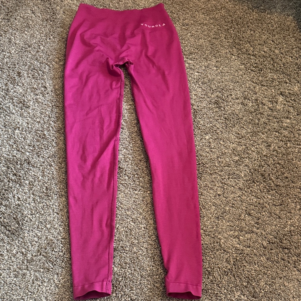 NWOT YoungLA Magenta Seamless Scrunch Leggings